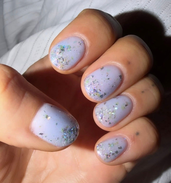 Closeup of rita ora's pastel jelly glitter nails